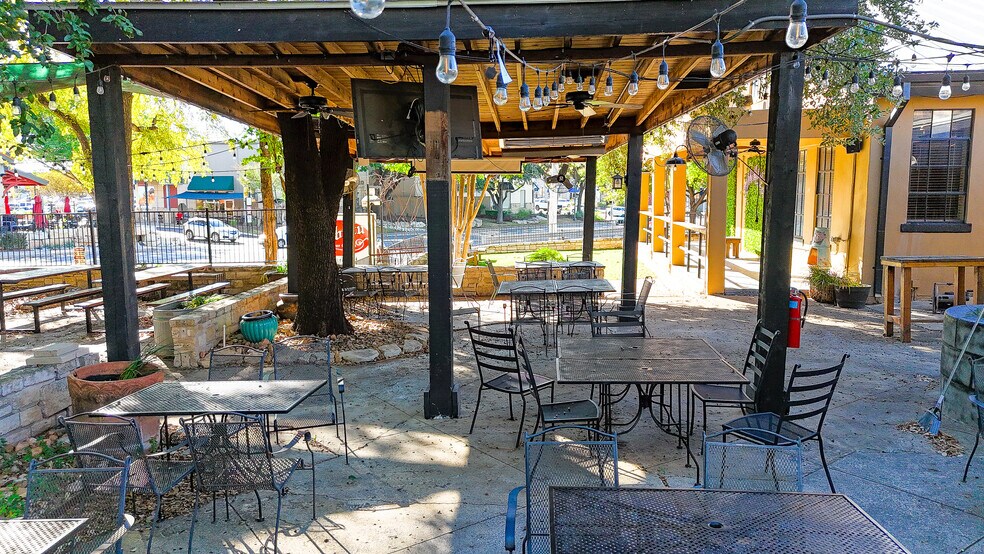 More Photos Of 7310 Jones Maltsberger Rd, San Antonio Restaurant For Sale