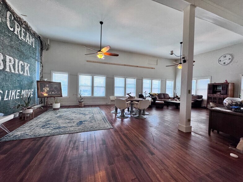 More Photos Of 2 W Side Sq, Macomb Restaurant For Sale