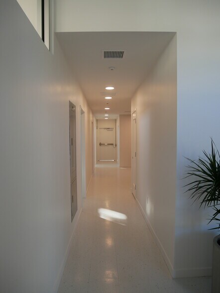 More Photos Of 1094 E Main St, Ventura Office For Sale
