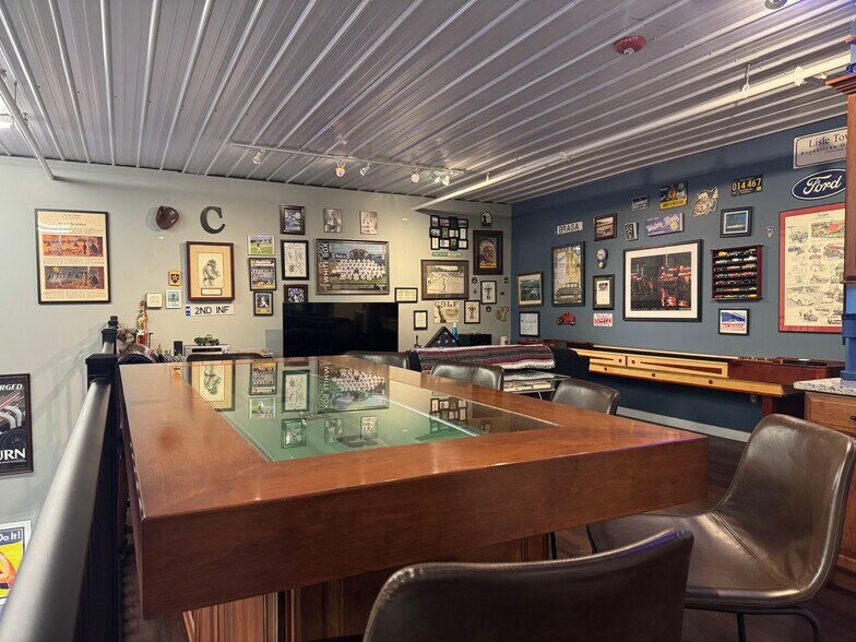 More Photos Of 2244 Ferry Rd, Naperville Flex For Sale