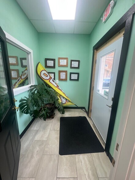 More Photos Of 123 1st St SE, Mason City Office For Sale