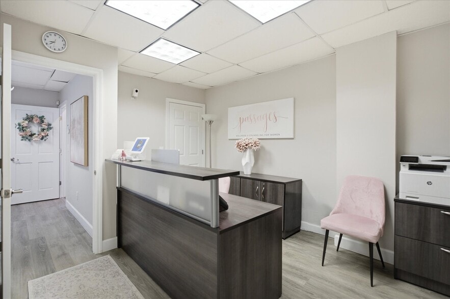 More Photos Of 33 Candee Ave, Sayville Medical For Lease