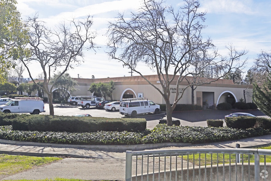 More Photos Of 3030-3090 Lawrence Expy, Santa Clara Warehouse For Lease