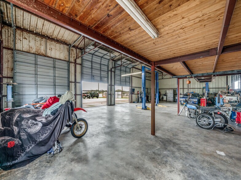 More Photos Of 601 S Storts St, Poth Industrial For Sale