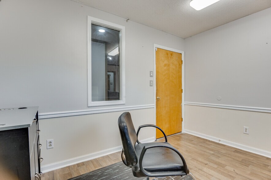 More Photos Of 411 Western Blvd, Jacksonville Medical For Lease