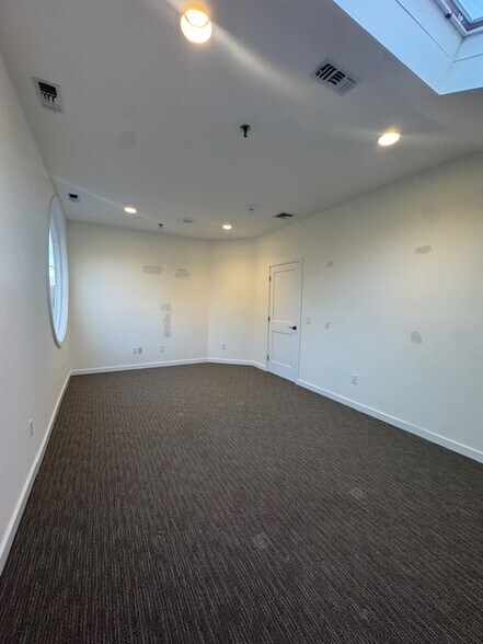 More Photos Of 345 Main St, Westport Storefront Retail Office For Lease