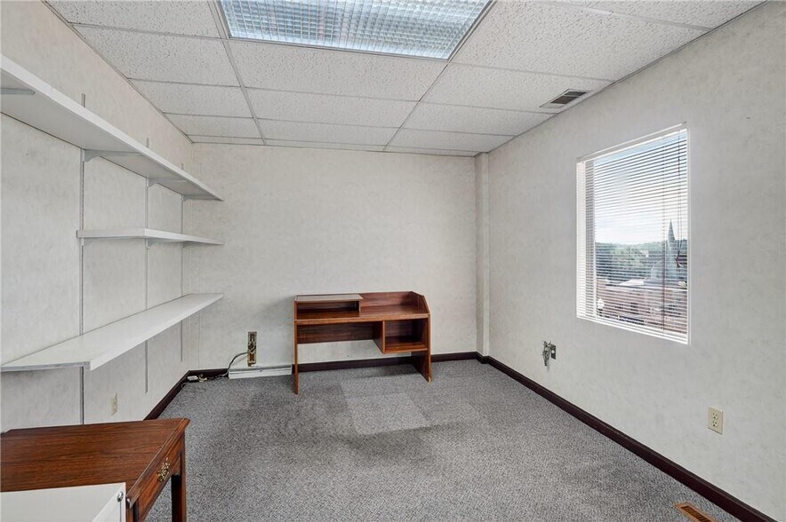 More Photos Of 29 E Beau St, Washington Medical For Sale