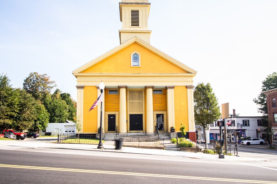 Primary Photo Of 368 Main St, Southbridge Loft Creative Space For Lease