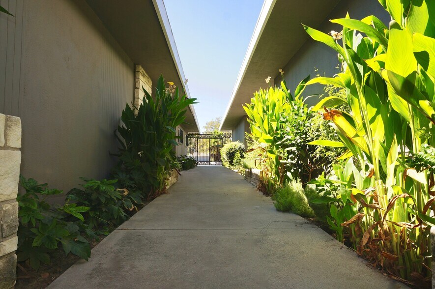 More Photos Of 1384 N Waterman Ave, San Bernardino Office For Lease