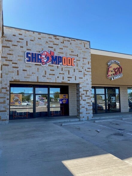 More Photos Of 710 E Sublett Rd, Arlington Unknown For Lease