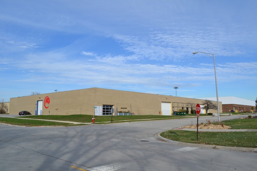 More Photos Of 6396-6398 W 74th St, Bedford Park Warehouse For Sale