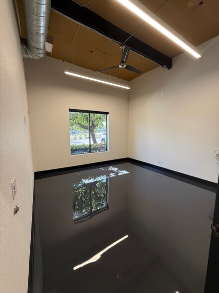 More Photos Of 3187 Airway Ave, Costa Mesa Light Distribution For Lease