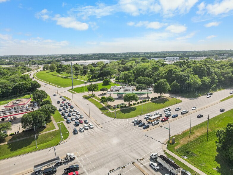 More Photos Of 2002 State Highway 66, Garland Service Station For Sale