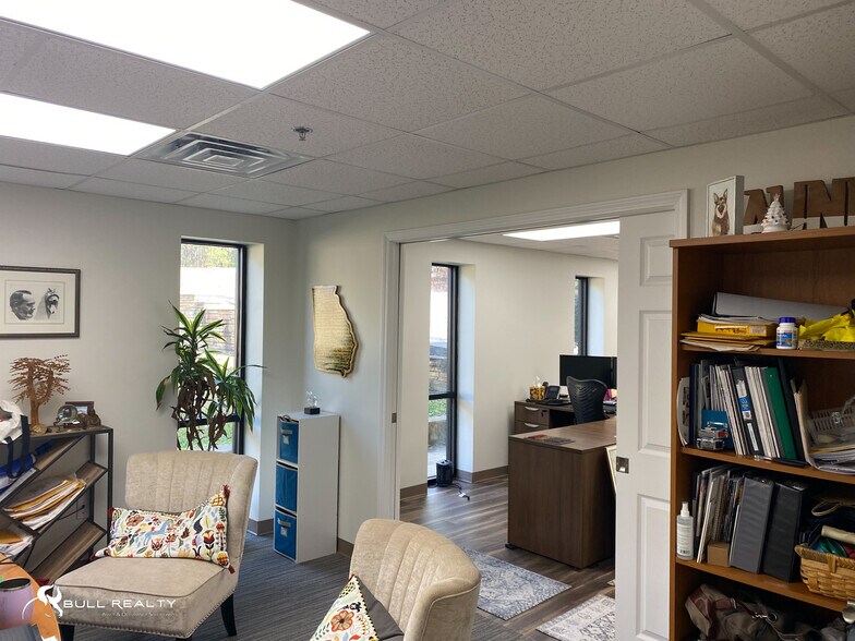 More Photos Of 210 E Lukken Industrial Dr, Lagrange Warehouse For Lease