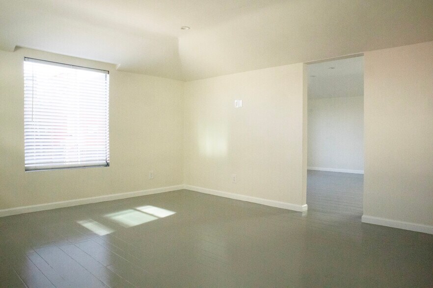 More Photos Of 371 N La Cienega Blvd, Los Angeles Loft Creative Space For Lease