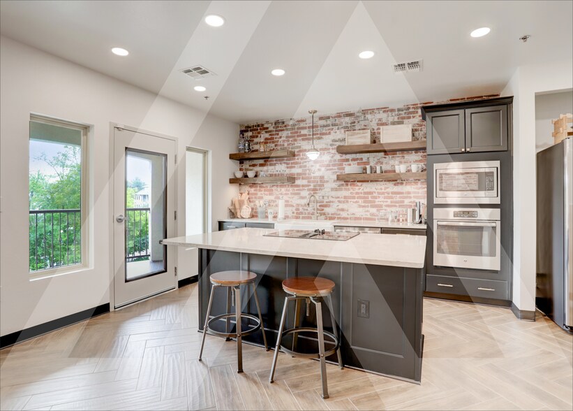 More Photos Of 6544 Greatwood Pky, Sugar Land Loft Creative Space For Sale