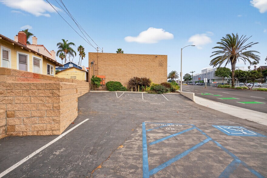 More Photos Of 401 Torrance Blvd, Redondo Beach Unknown For Lease