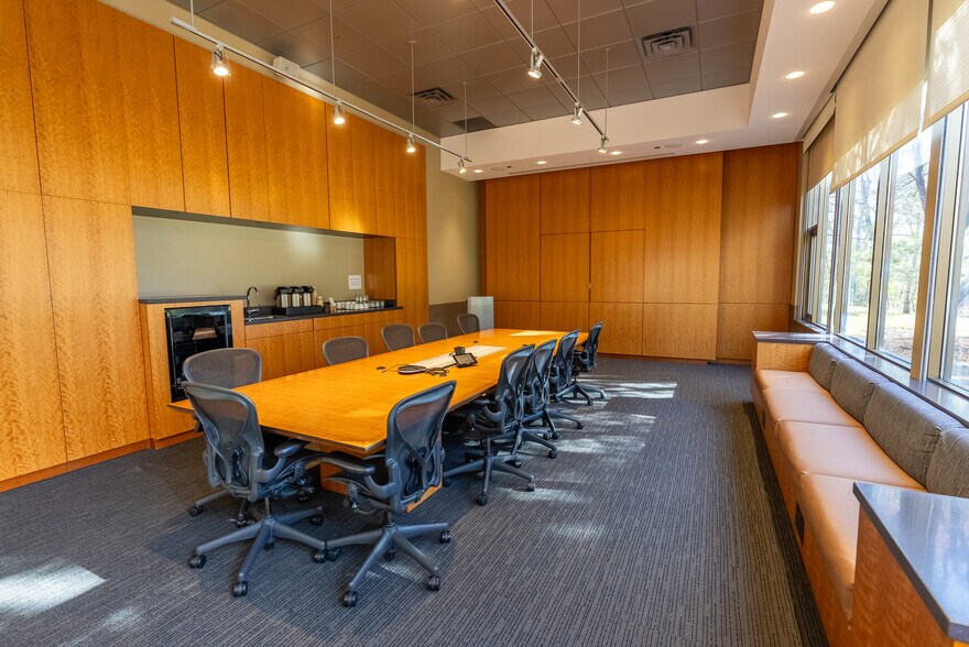 More Photos Of 6900 W 110th St, Bloomington Office For Lease