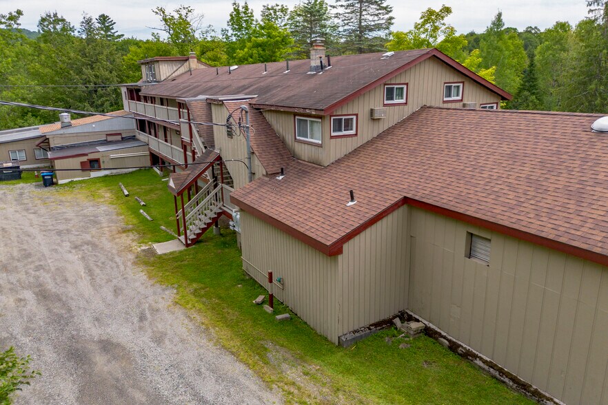 More Photos Of 6 Abroad Rd, West Dover Hotel For Sale