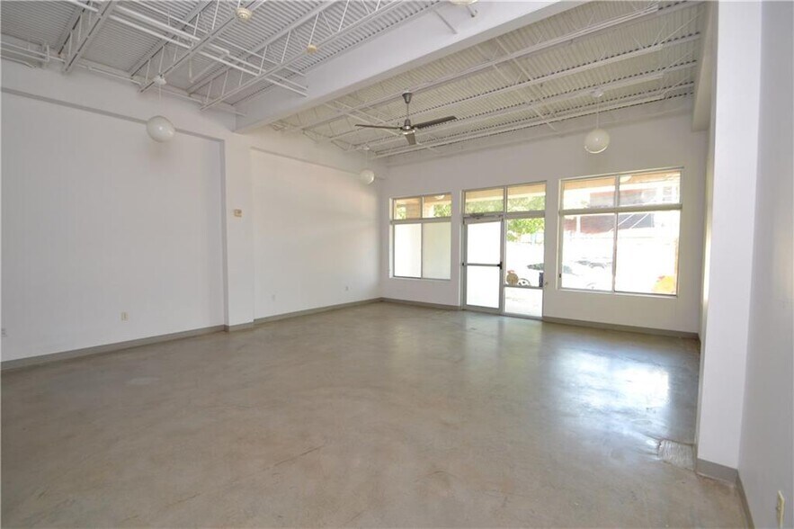 More Photos Of 2401 E 6th St, Austin Loft Creative Space For Lease