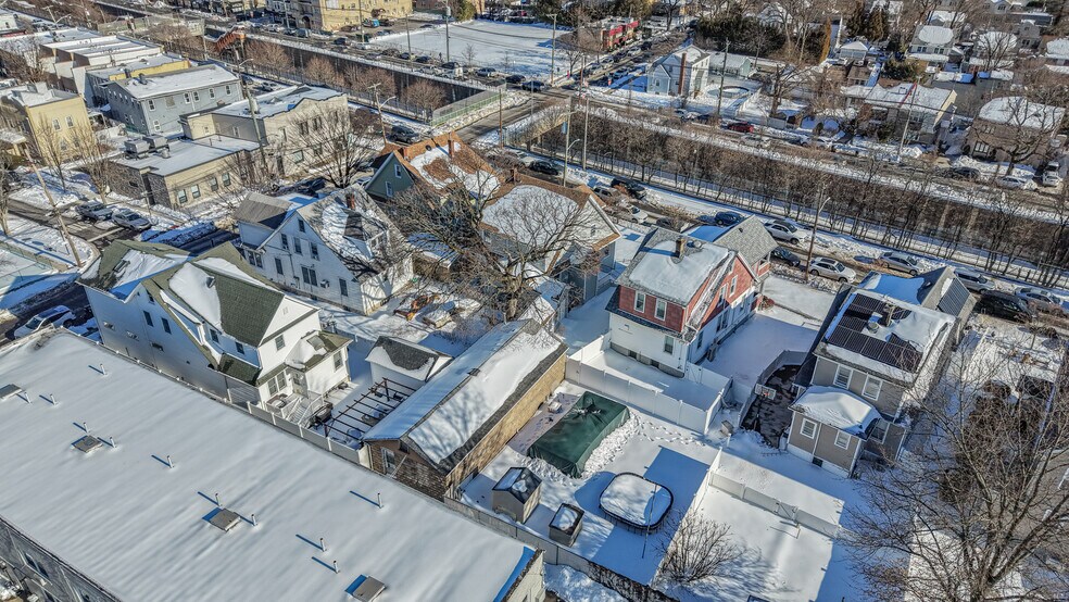 More Photos Of 129 New Dorp Plz, Staten Island Office Residential For Sale