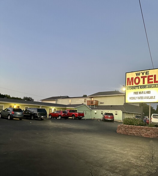 More Photos Of 721 State Route 54 E, Clinton Hotel For Sale