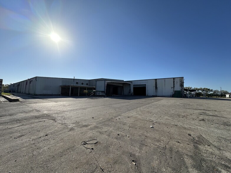 More Photos Of 625 66th Ave SW, Vero Beach Manufacturing For Sale