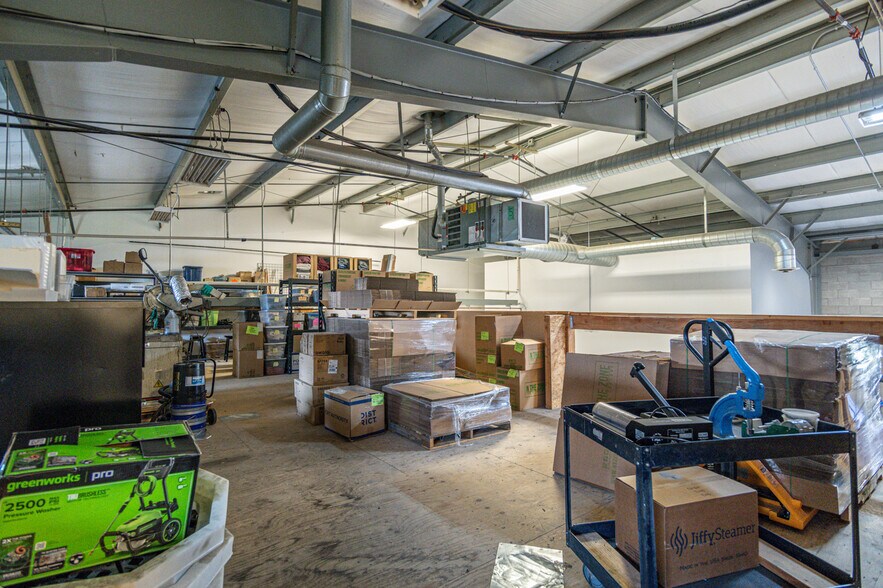More Photos Of 62958 NE Layton Ave, Bend Light Manufacturing For Sale