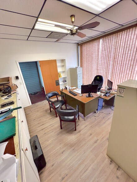 More Photos Of 401 S 10th St, Frederick Showroom For Sale