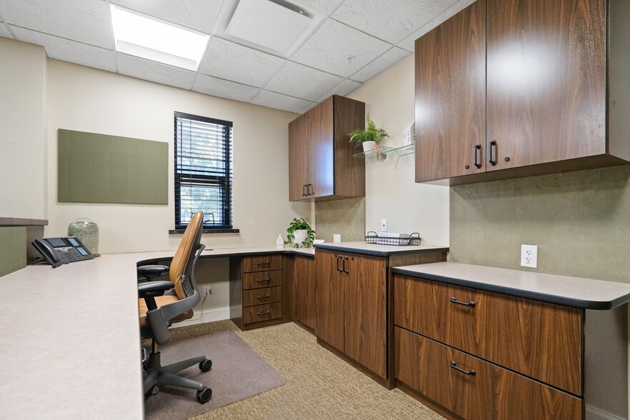 More Photos Of 1674 N Industrial Ave, Ottawa Manufacturing For Sale