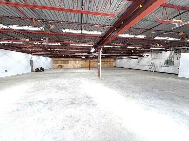 More Photos Of 115 Centennial Rd, Shelburne Warehouse For Lease