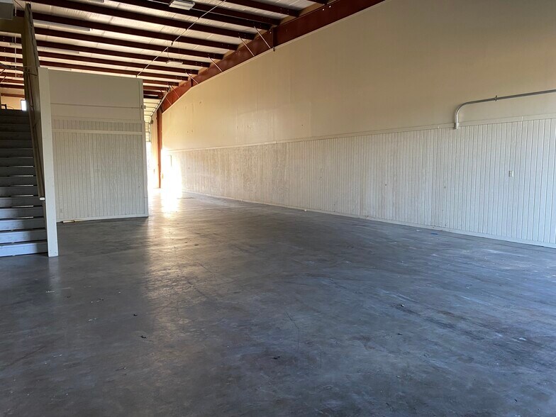 More Photos Of 5708 N Shepherd Dr, Houston Unknown For Lease