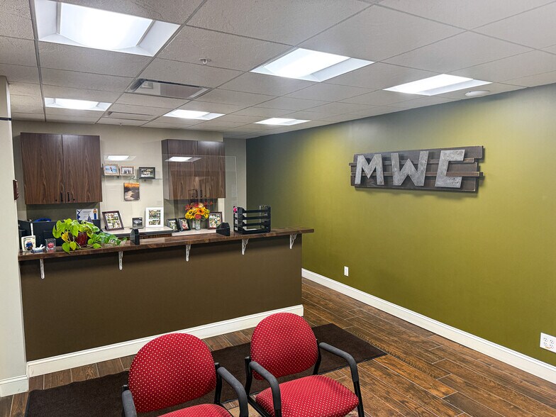 More Photos Of 1674 N Industrial Ave, Ottawa Manufacturing For Sale