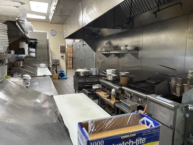 More Photos Of 16000-16118 Boones Ferry Rd, Lake Oswego Restaurant For Sale