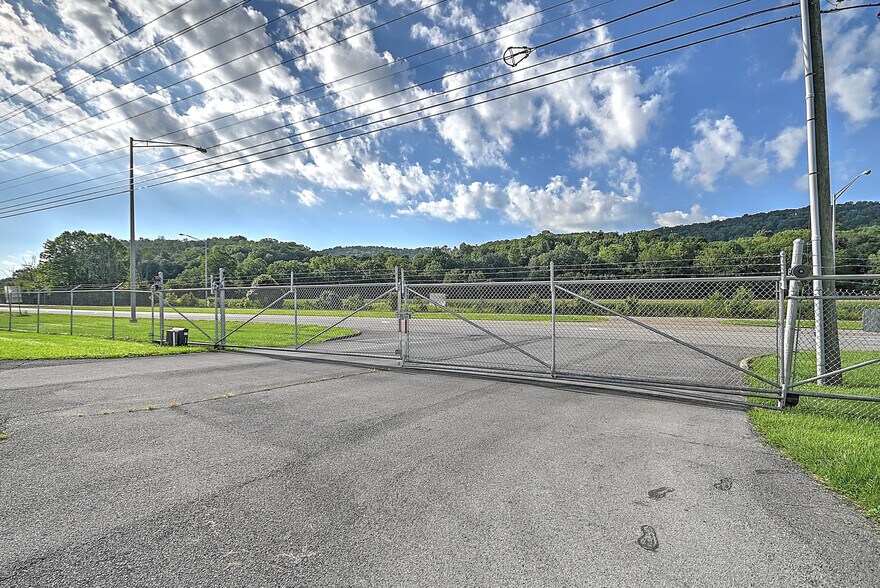 More Photos Of 3930 E Stone Dr, Kingsport Warehouse For Sale