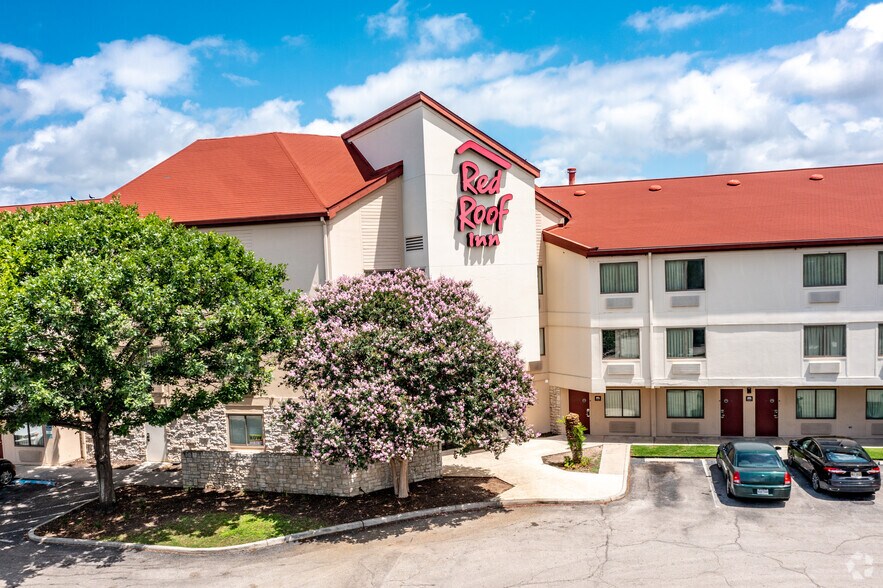 Primary Photo Of 333 Wolfe Rd, San Antonio Hotel For Sale