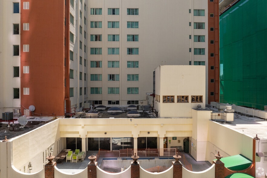 More Photos Of 340 Biscayne Blvd, Miami Hotel For Sale