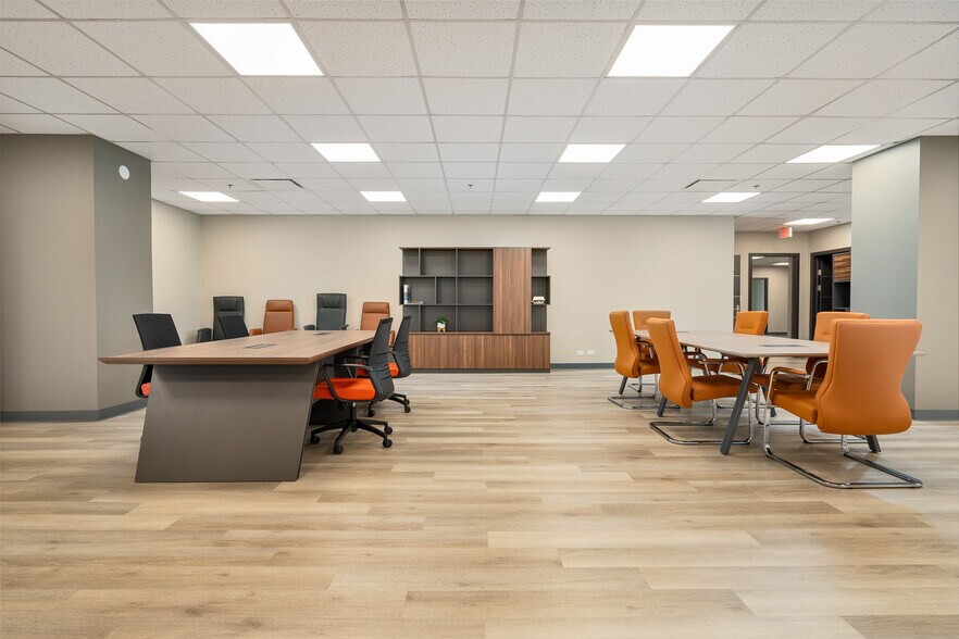 More Photos Of 9950 Lawrence Ave, Schiller Park Office For Lease