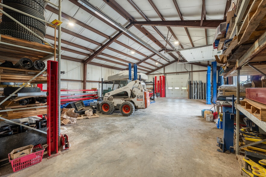 More Photos Of 929 Pondtown Rd, Dillsburg Flex For Sale