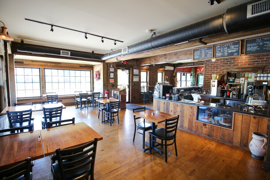 More Photos Of 368 E Main St, Middletown Restaurant For Sale