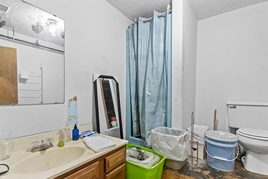 More Photos Of 138 E Market St, New Albany Lodge Meeting Hall For Sale