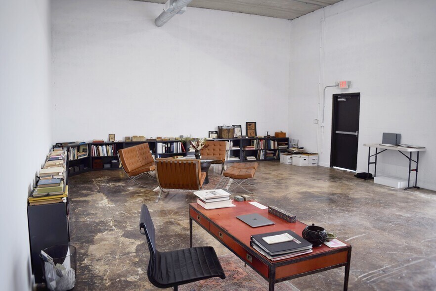 More Photos Of 290 NW 73rd St, Miami Service For Lease