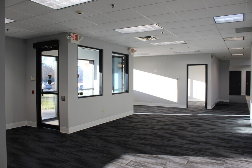 More Photos Of 500 E Travelers Trl, Burnsville Research And Development For Lease