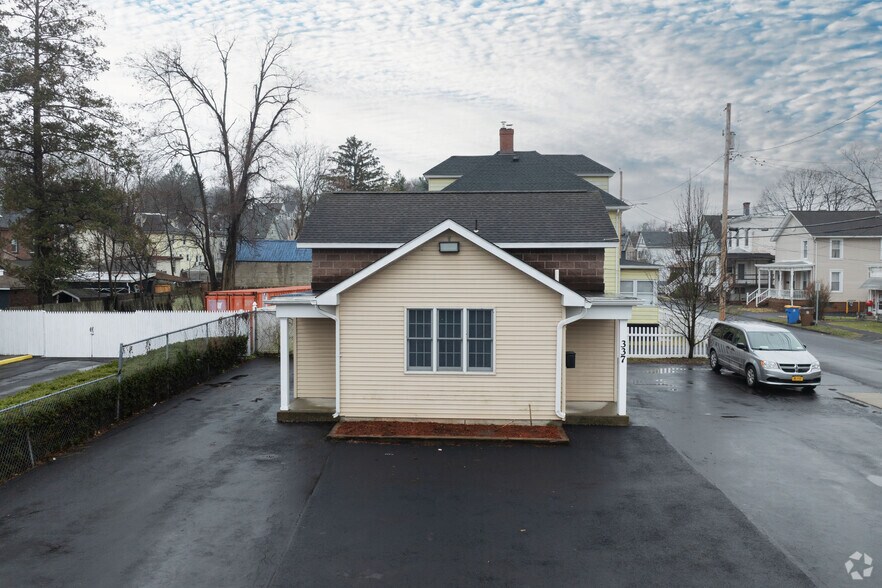 More Photos Of 337 Broadway, Kingston Freestanding For Lease