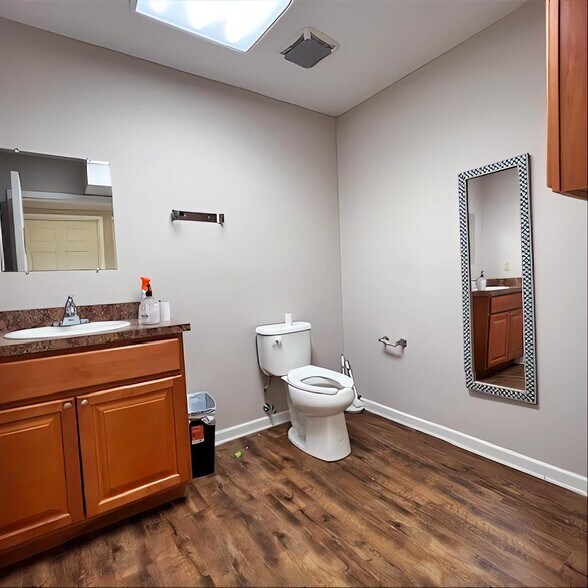 More Photos Of 1 Old Mill Ln, Newport Flex For Sale