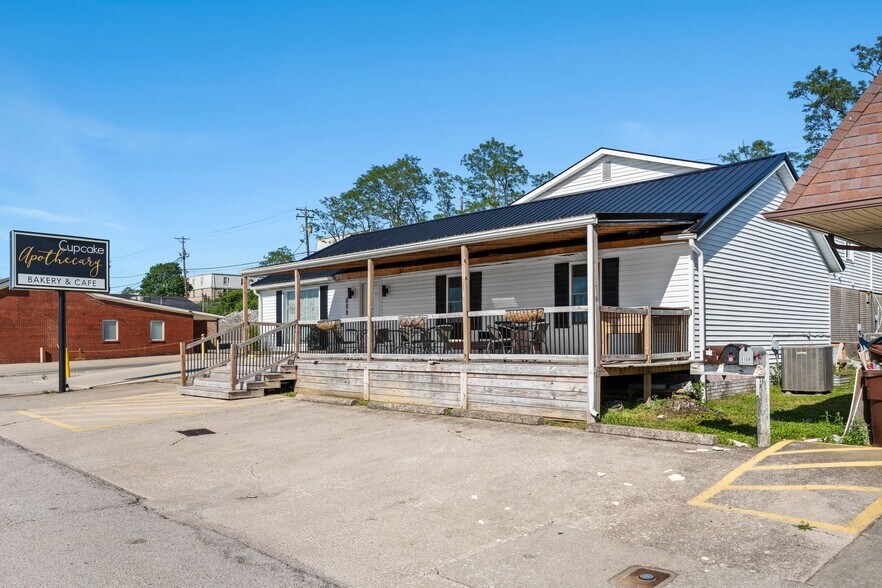 More Photos Of 808 Bypass Rd, Winchester Freestanding For Sale