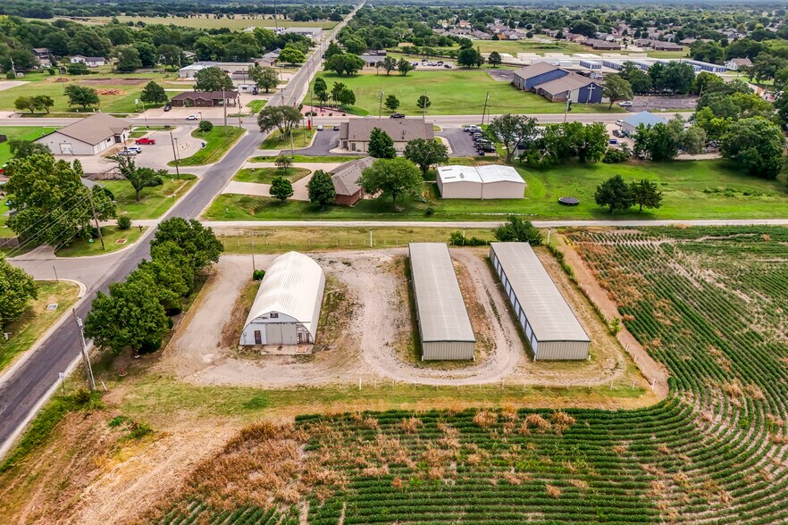 More Photos Of 201 W Silknitter St, Rose Hill Self Storage For Sale