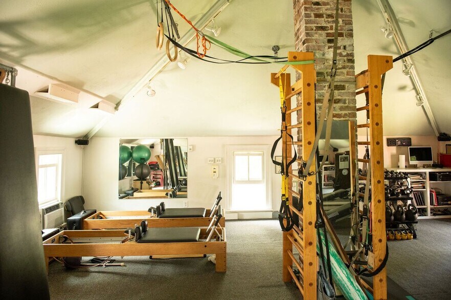 More Photos Of 33 Maple Ave, Claverack Flex For Sale