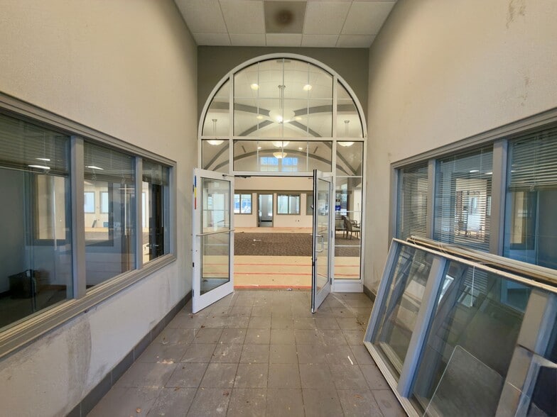 More Photos Of 5061 N 12th Ave, Pensacola Bank For Lease