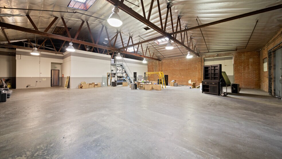 More Photos Of 1243-1261 S Boyle Ave, Los Angeles Warehouse For Sale